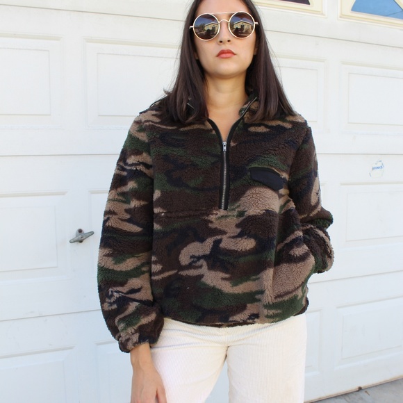 🚨//Fall Favorite Collection//Camo Fluffy Pullover - Picture 8 of 8